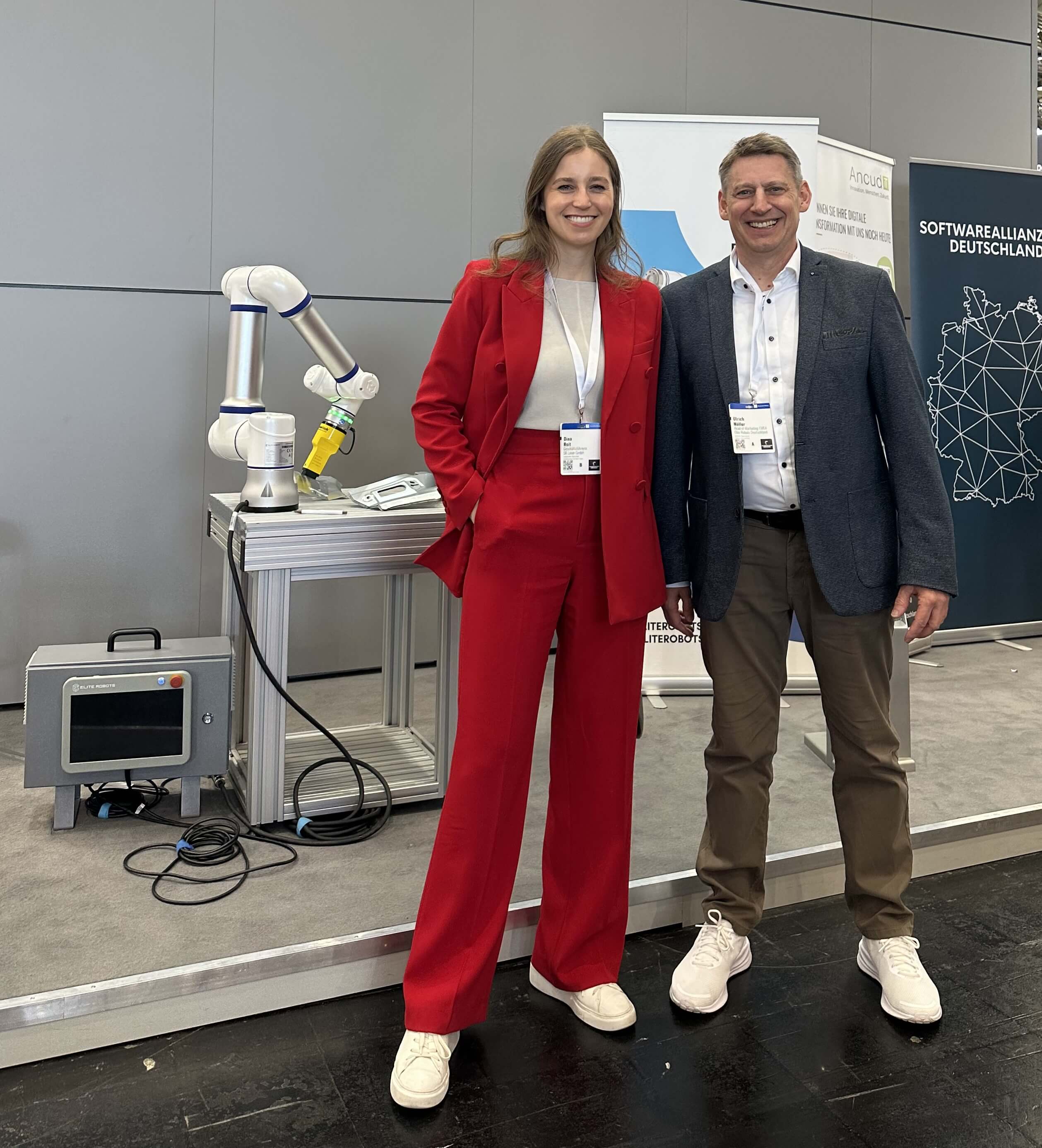 Dina Reit besucht uns auf der Hannovermesse - CobotUli